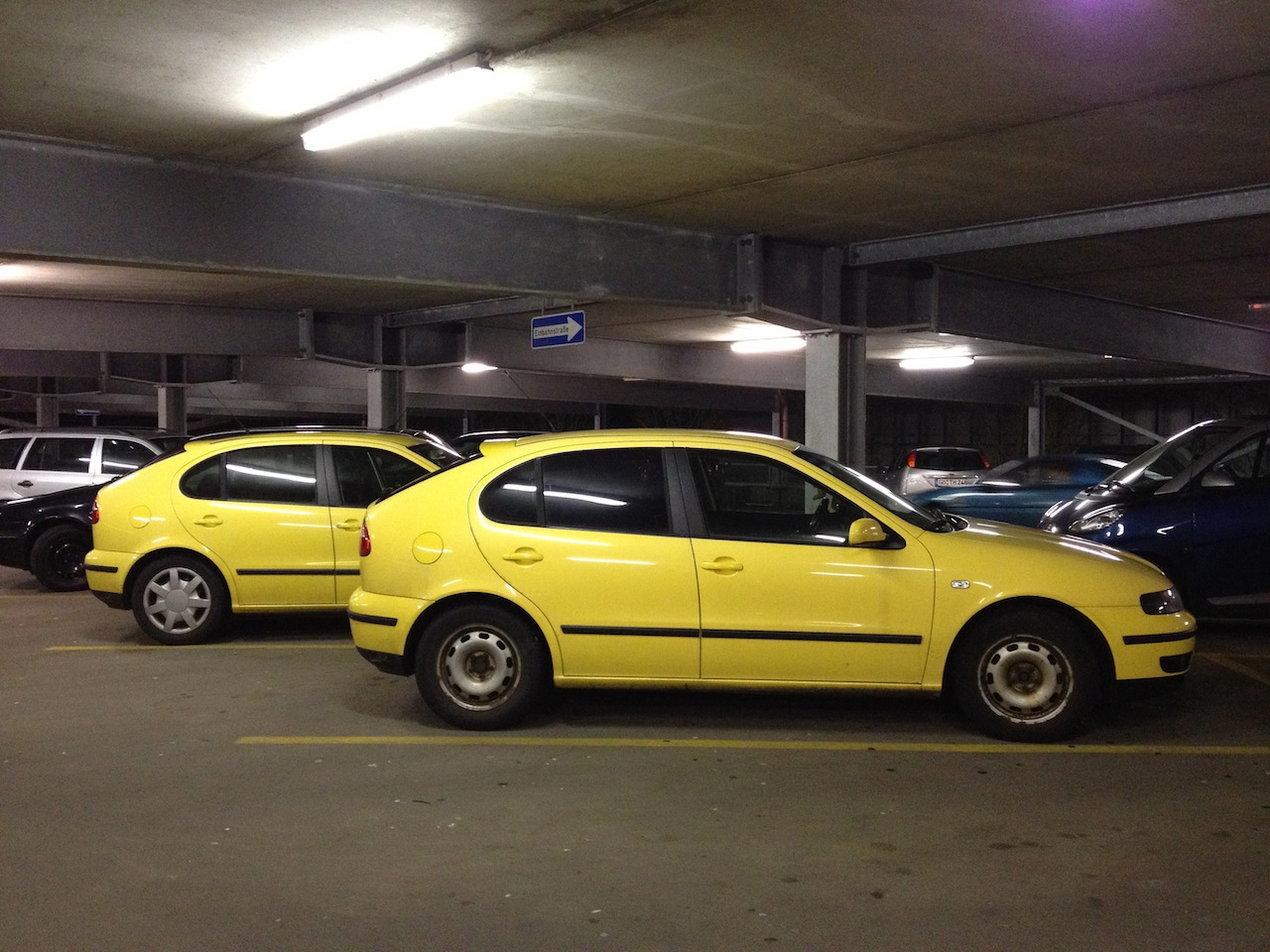 kleines gelbes Auto